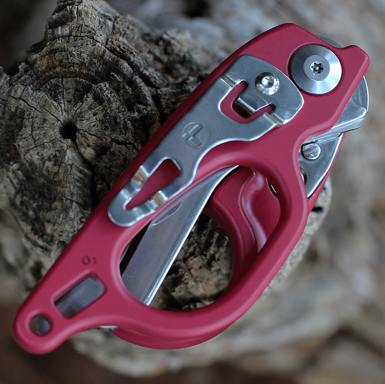 Leatherman Raptor Response Shears - Crimson (4 Tools) 832963 2 Leatherman Raptor Response Shears - Crimson (4 Tools) 832963 - Image 2